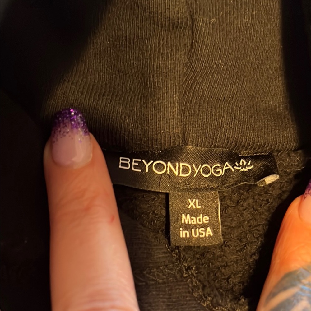 Beyond Yoga Hoodie - Picture 2 of 4